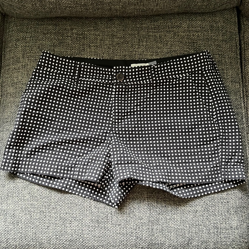 Women’s Old Navy black and white polka dot shorts, size 6
